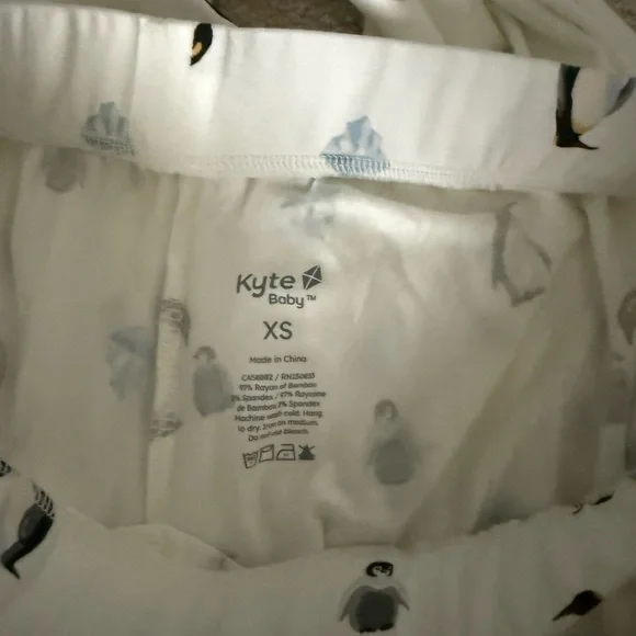 Kyte Living Penguin Print Pajamas - White - Picture 5 of 5